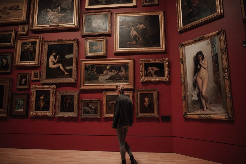 What to Wear to an Art Museum: Finding the Perfect Balance of Comfort and  Style - SHHM